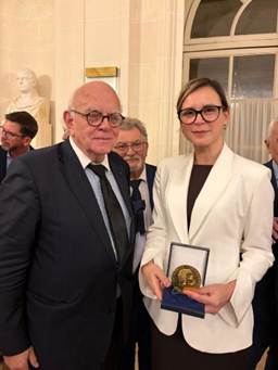 Une image contenant personne, Visage humain, sourire, homme

Le contenu gnr par lIA peut tre incorrect.